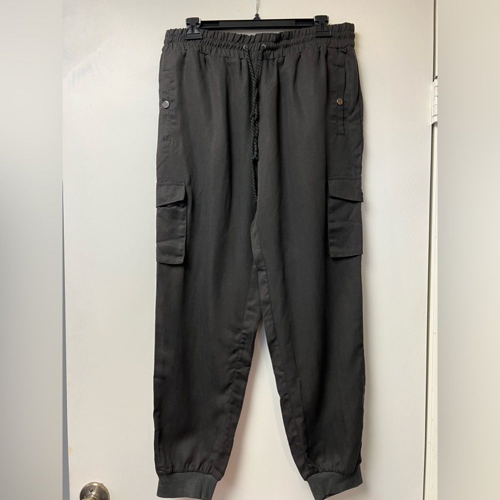 Black cargo style with athletic cuff, new w/o tag. Silky soft! Sz L(8/10)